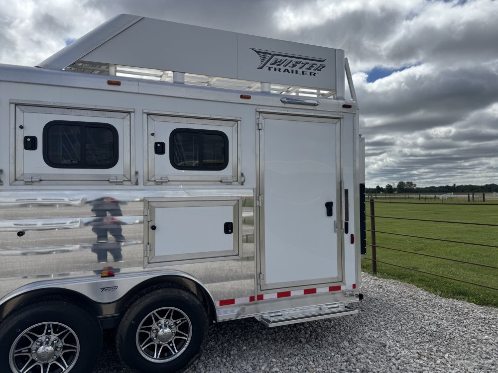 2025 Twister 6 Horse Stock Combo w/ Trainers Tack