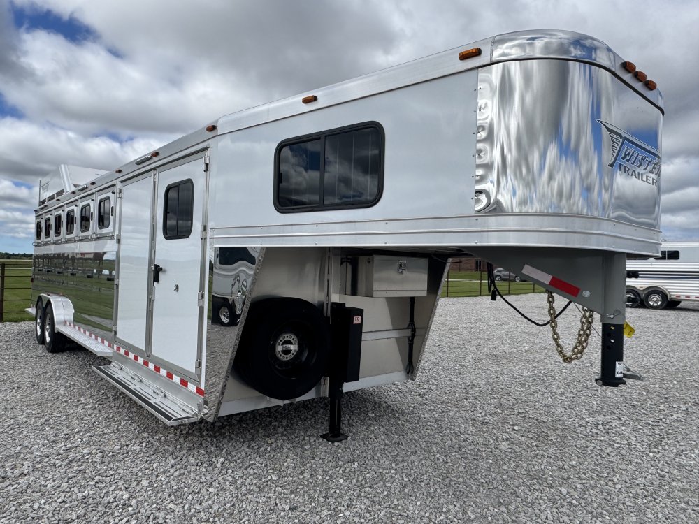 2025 Twister 6 Horse Stock Combo w/ Trainers Tack