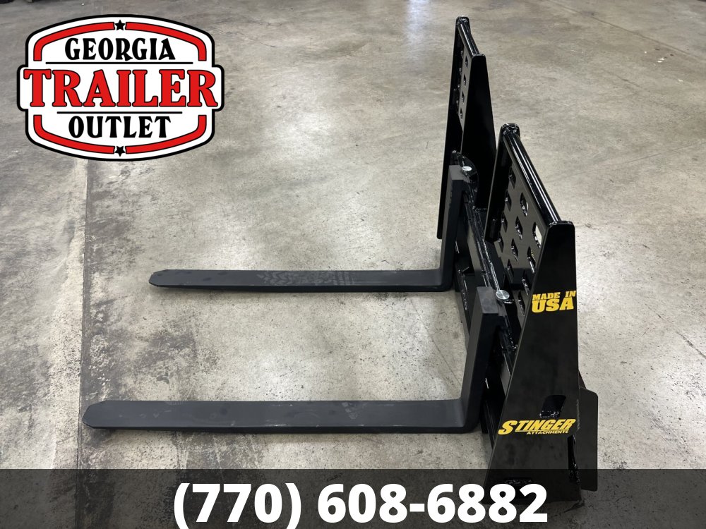 <div>Pallet Forks & Frame (5500# Cascade Forks, 48" Length, Walk-Thru, Universal Skid Steer Moun