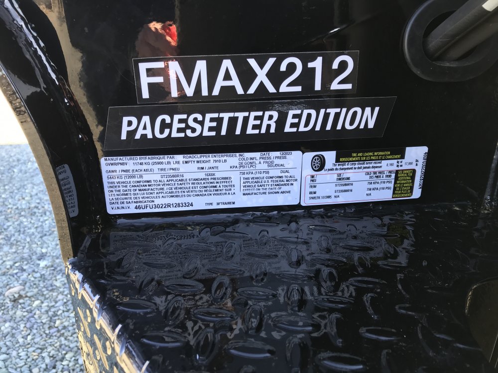 102x30 Diamond C Gooseneck Trailer Diamond C FMAX 212 Hydraulic Dovetail - Pacesetter Edition