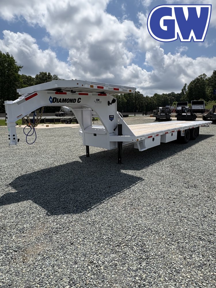 2026 Diamond C FMAX216 30' White Config # 362126
