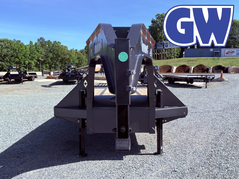 2026 Diamond C FMAX 212 Gooseneck 102x35 25.9K GVWR Metallic Gray