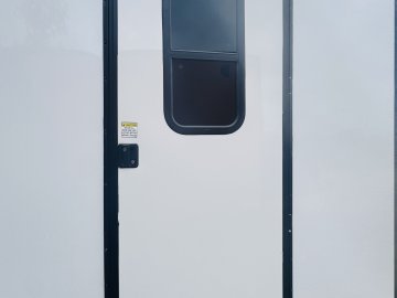 8.5'x24' Panther Enclosed thumbnail 4