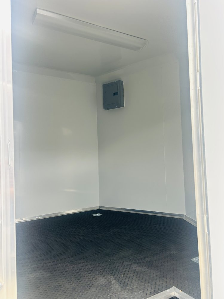 8.5'x26' Panther Enclosed