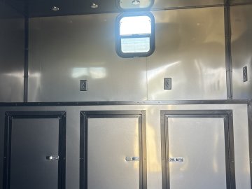 8.5'x34' Panther Enclosed thumbnail 4