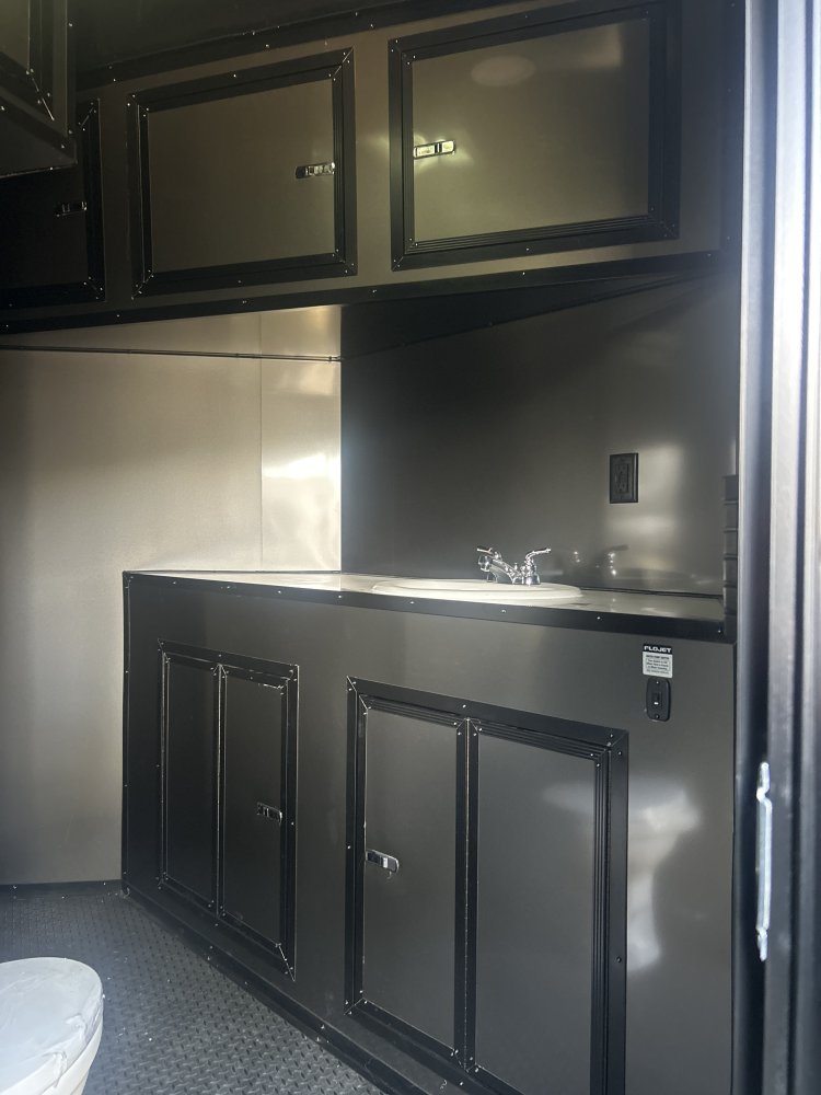 8.5'x34' Panther Enclosed