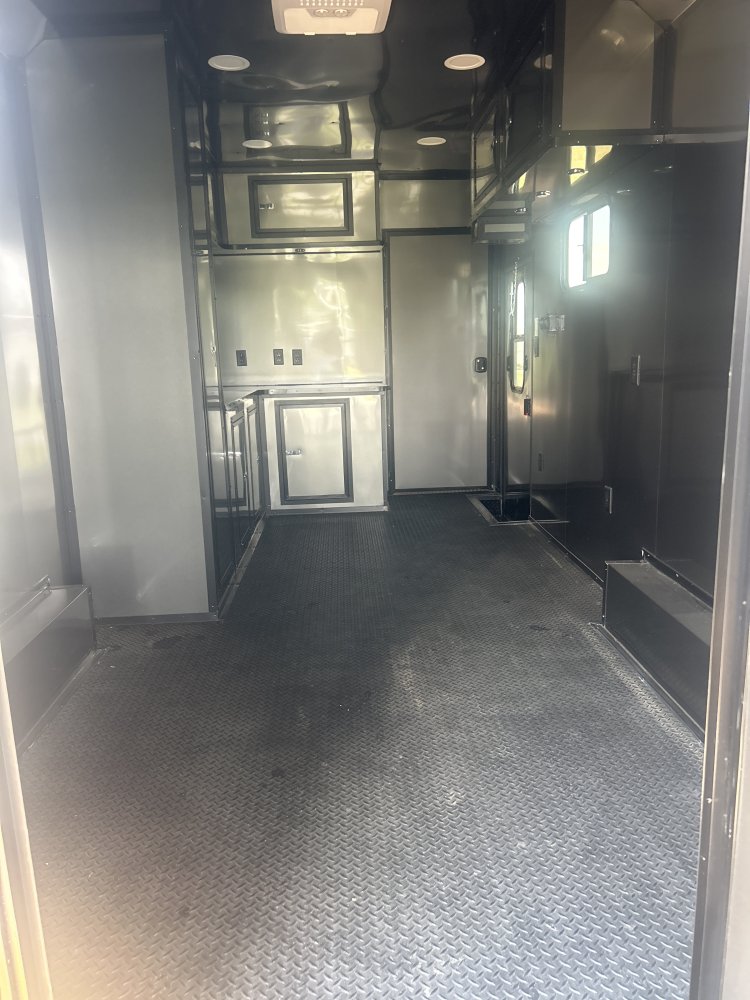 8.5'x34' Panther Enclosed
