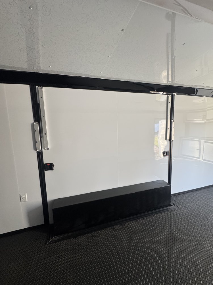 8.5'x24' Panther Enclosed