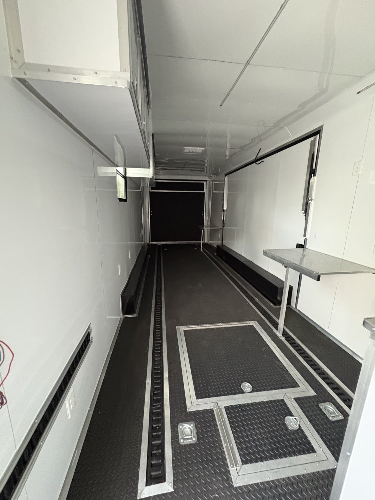 8.5'x32' Panther Enclosed