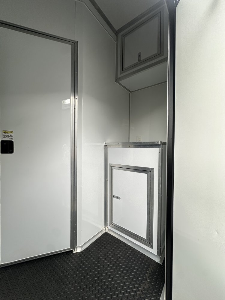 8.5'x32' Panther Enclosed