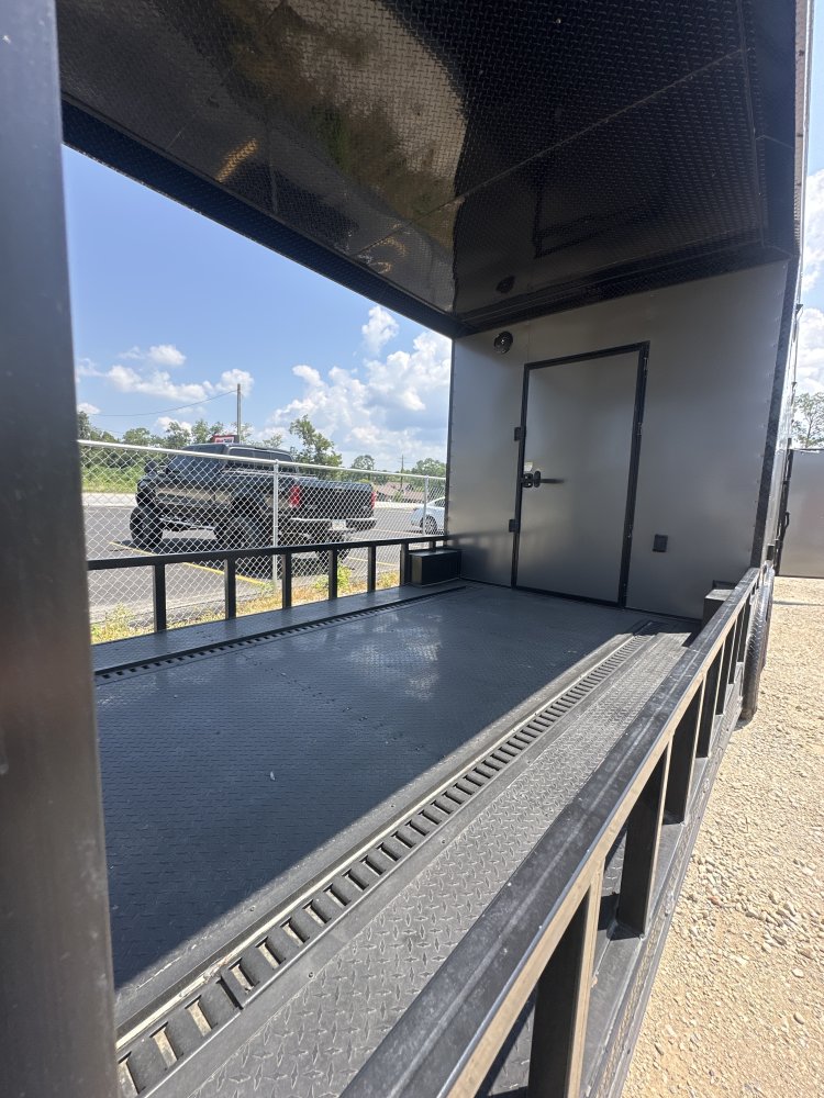 8.5'x34' Panther Enclosed