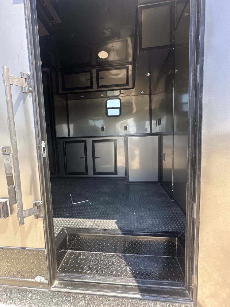 8.5'x34' Panther Enclosed