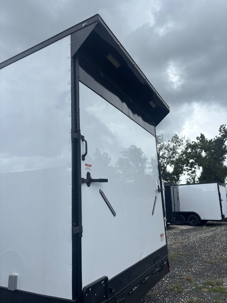 8.5'x32' Panther Enclosed