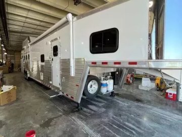 2025 Hart Trailers 4 Horse Slant Trailer w/side load & 15' Trail Boss Interior