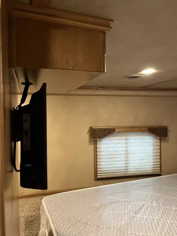 2025 Hart Trailers 4 Horse Slant Trailer w/side load & 15' Trail Boss Interior