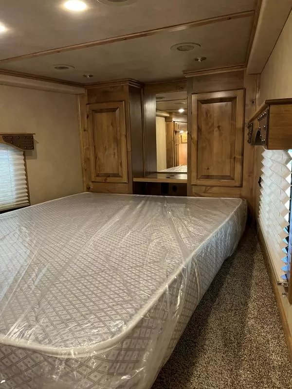 2025 Hart Trailers 4 Horse Slant Trailer w/side load & 15' Trail Boss Interior