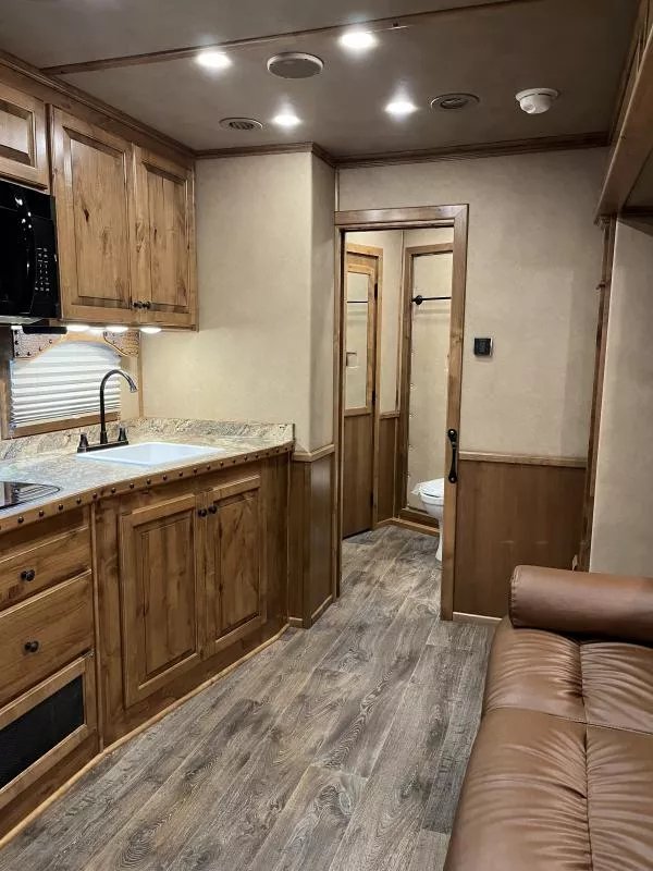 2025 Hart Trailers 4 Horse Slant Trailer w/side load & 15' Trail Boss Interior