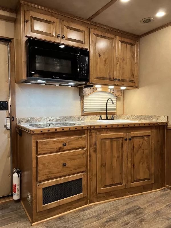 2025 Hart Trailers 4 Horse Slant Trailer w/side load & 15' Trail Boss Interior