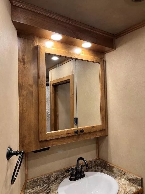 2025 Hart Trailers 4 Horse Slant Trailer w/side load & 15' Trail Boss Interior