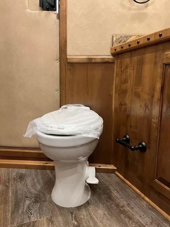 2025 Hart Trailers 4 Horse Slant Trailer w/side load & 15' Trail Boss Interior