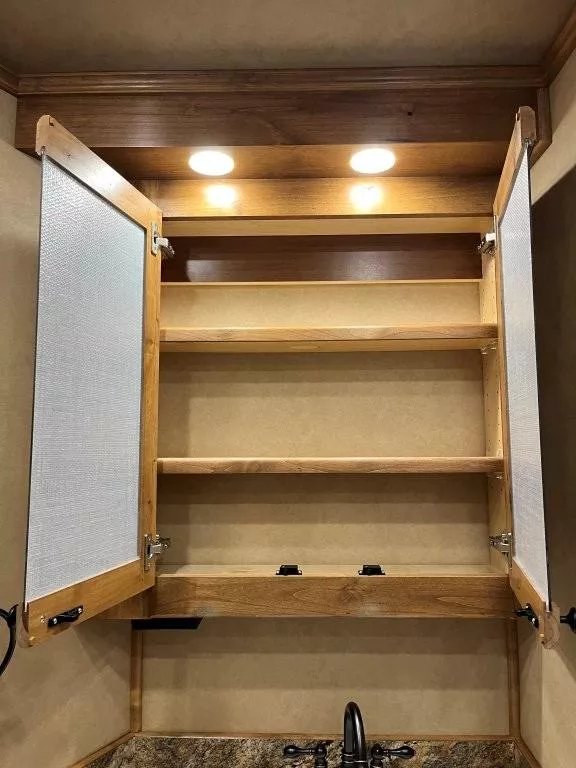 2025 Hart Trailers 4 Horse Slant Trailer w/side load & 15' Trail Boss Interior