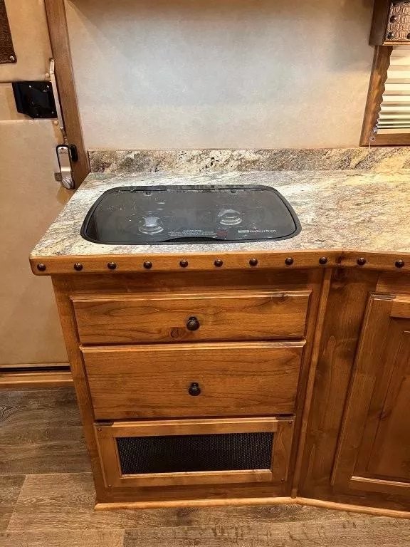 2025 Hart Trailers 4 Horse Slant Trailer w/side load & 15' Trail Boss Interior