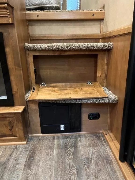 2025 Hart Trailers 4 Horse Slant Trailer w/side load & 15' Trail Boss Interior