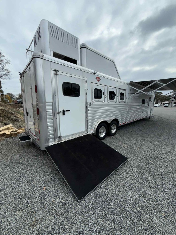 CHRISTMAS SPECIAL! 2025 Hart Trailers 4 Horse Slant Trailer w/side load & 15' Trail Boss Interior
