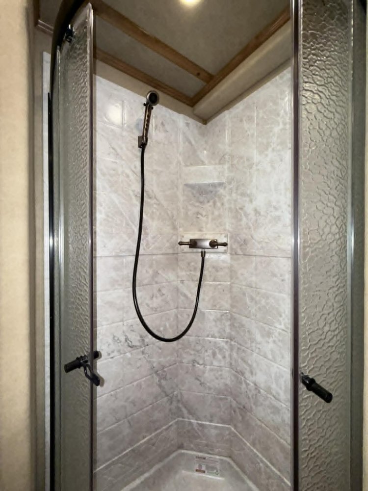 CHRISTMAS SPECIAL! 2025 Hart Trailers 4 Horse Slant Trailer w/side load & 15' Trail Boss Interior