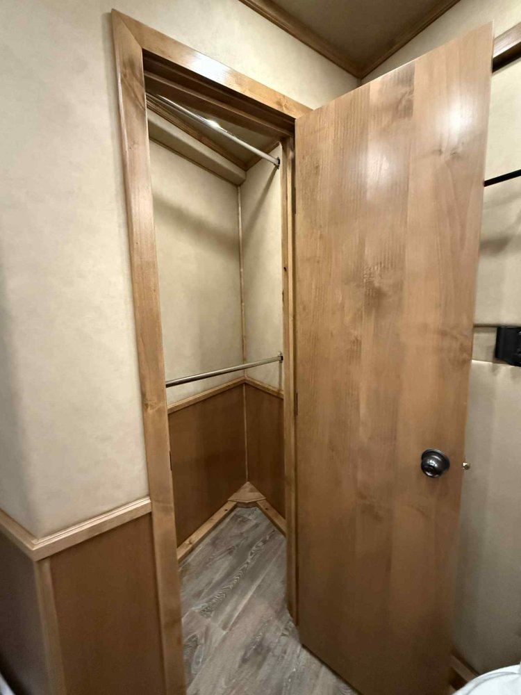 CHRISTMAS SPECIAL! 2025 Hart Trailers 4 Horse Slant Trailer w/side load & 15' Trail Boss Interior