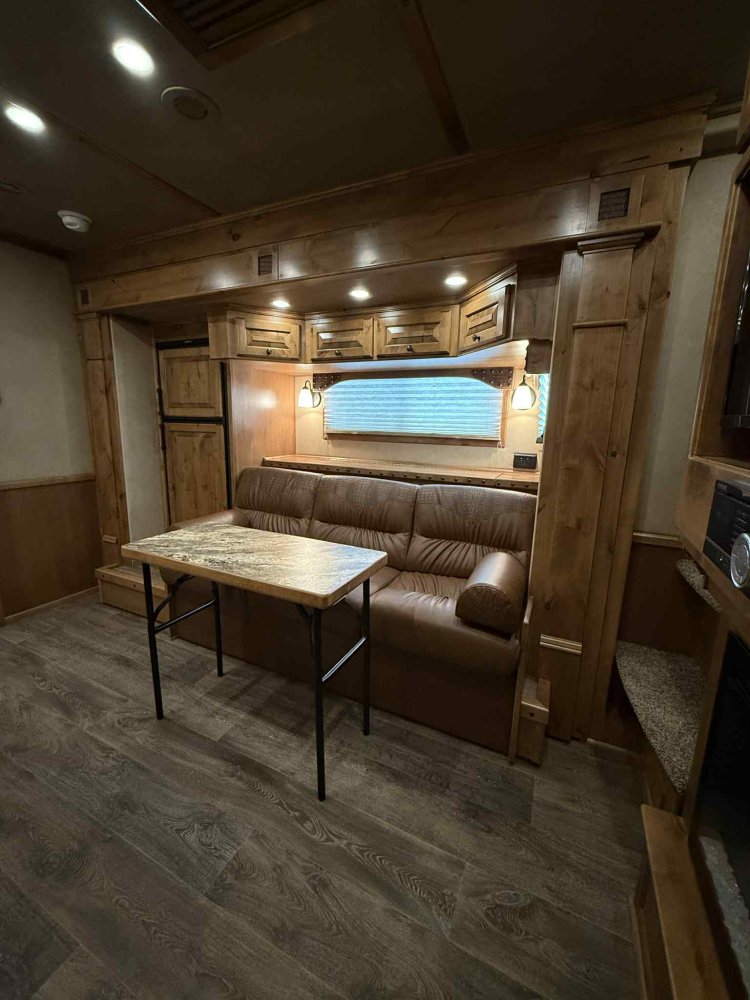 CHRISTMAS SPECIAL! 2025 Hart Trailers 4 Horse Slant Trailer w/side load & 15' Trail Boss Interior