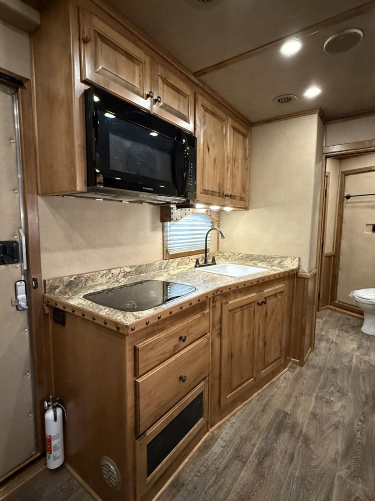 CHRISTMAS SPECIAL! 2025 Hart Trailers 4 Horse Slant Trailer w/side load & 15' Trail Boss Interior