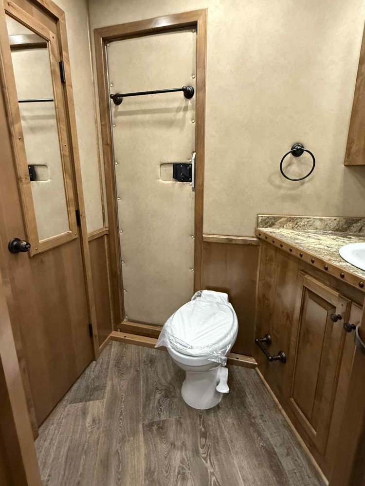 CHRISTMAS SPECIAL! 2025 Hart Trailers 4 Horse Slant Trailer w/side load & 15' Trail Boss Interior