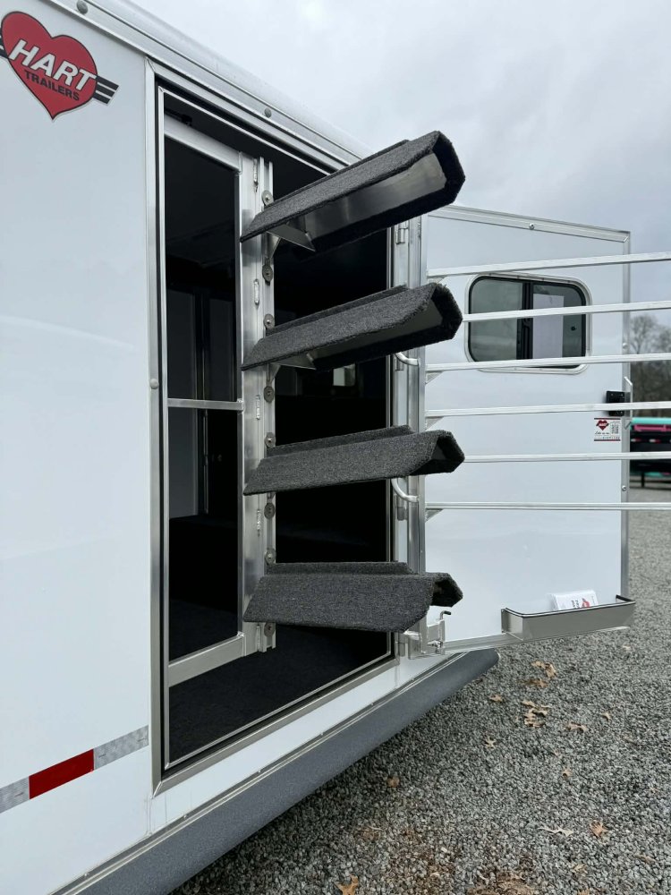 2026 Hart Trailers Solution 4 Horse Slant Gooseneck Trailer