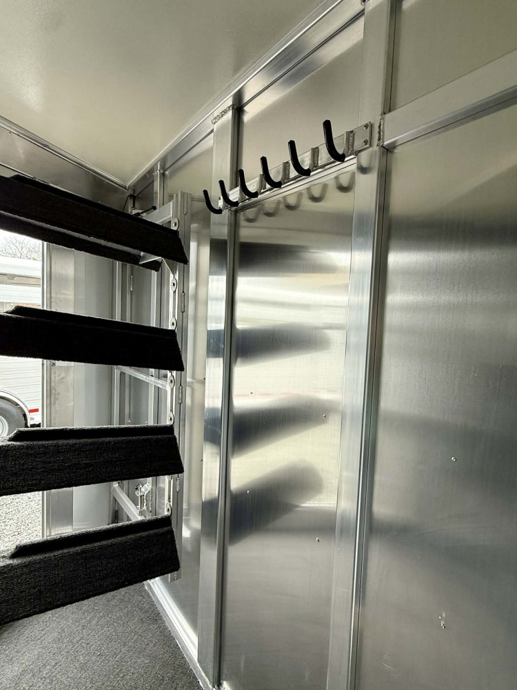 2026 Hart Trailers Solution 4 Horse Slant Gooseneck Trailer