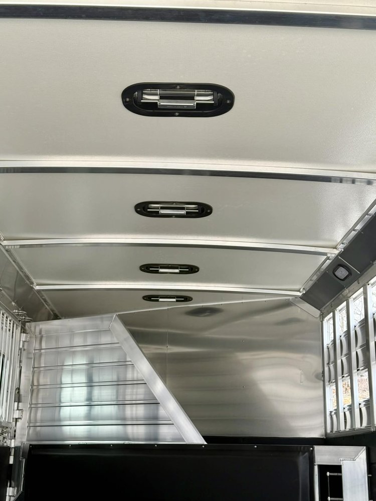 2026 Hart Trailers Solution 4 Horse Slant Gooseneck Trailer