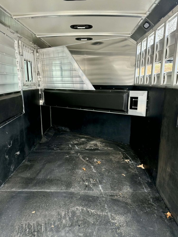 2026 Hart Trailers Solution 4 Horse Slant Gooseneck Trailer