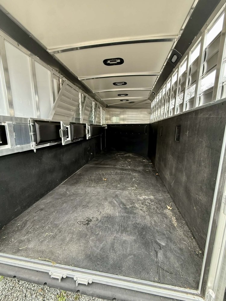 2026 Hart Trailers Solution 4 Horse Slant Gooseneck Trailer