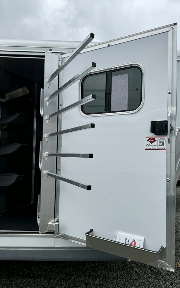 2026 Hart Trailers Solution 4 Horse Slant Gooseneck Trailer