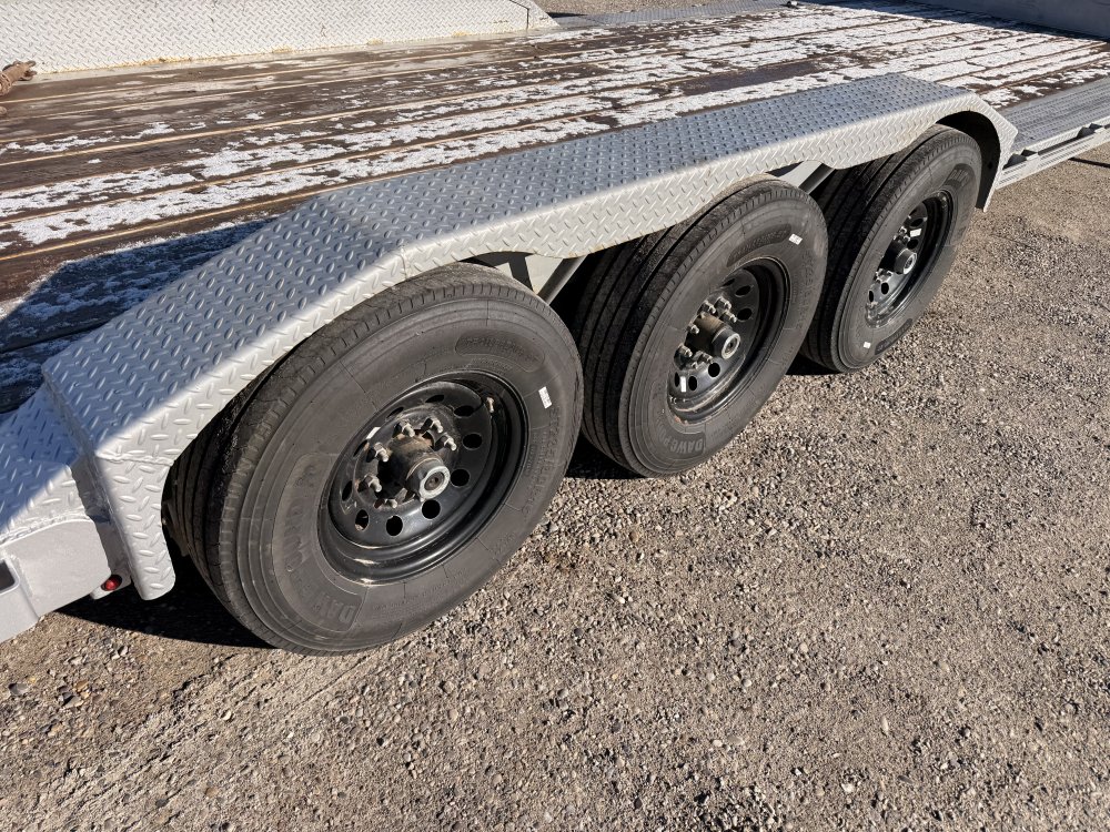 2023 Diamond C LPX307-24' GN Equipment