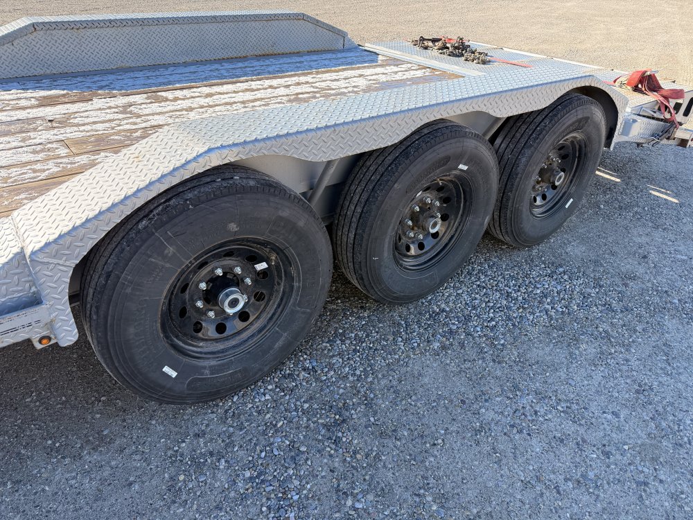 2023 Diamond C LPX307-24' GN Equipment