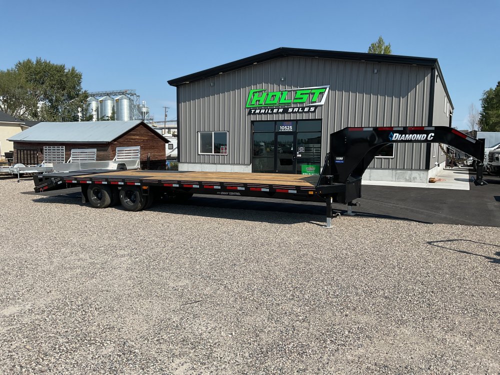 2027 Diamond C FMAX212 30' Max Ramp Gooseneck Flatbed