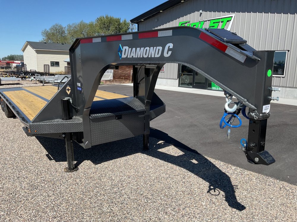 2027 Diamond C FMAX210-32' Hydraulic Dove Tail Gooseneck Flatbed