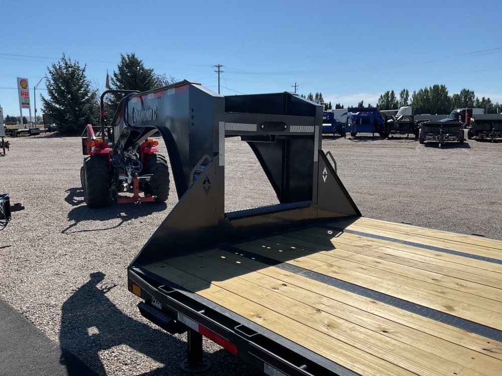 2027 Diamond C FMAX210-32' Hydraulic Dove Tail Gooseneck Flatbed