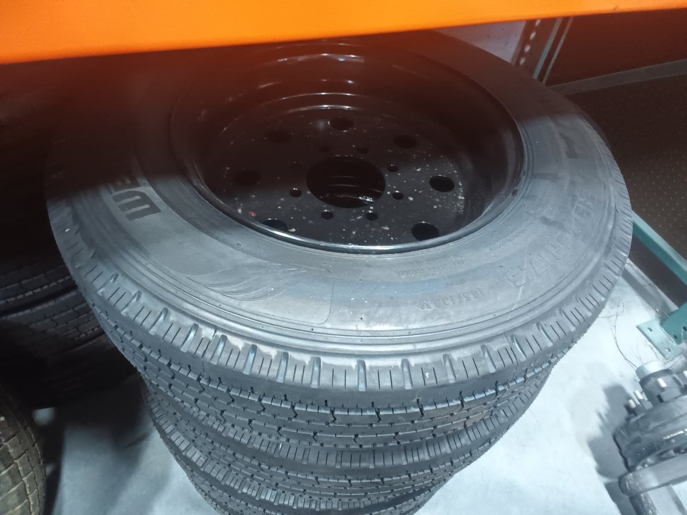 215/75R17.5 18PLY BLACK