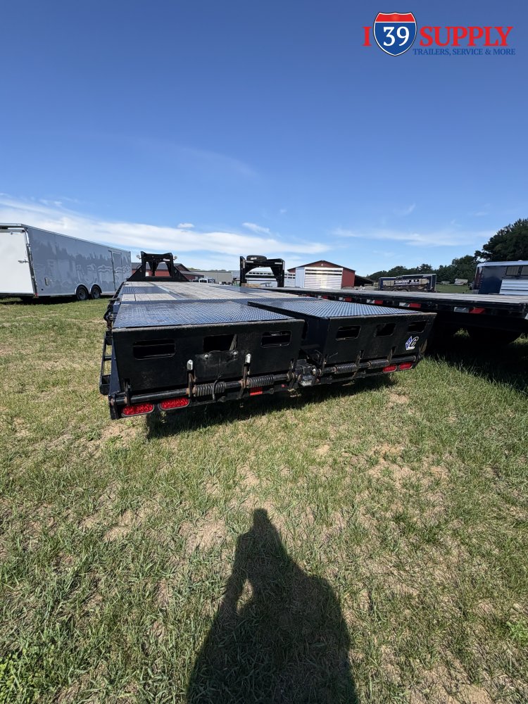 102"x35' Diamond C Gooseneck