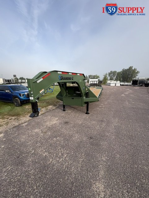 Diamond C Diamond C FMAX 210 Max Ramps 30x102 Gooseneck Trailer
