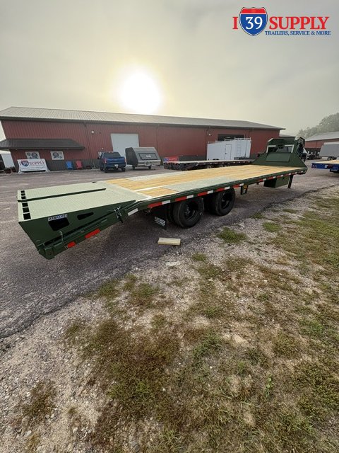 Diamond C Diamond C FMAX 210 Max Ramps 30x102 Gooseneck Trailer