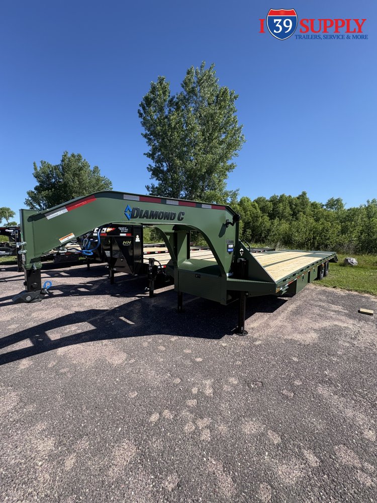 Diamond C Diamond C FMAX 210 Max Ramps 30x102 Gooseneck Trailer