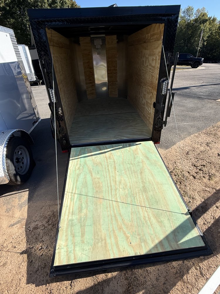 5x8 3K Arising Industries Enclosed Cargo w/Blackout Package